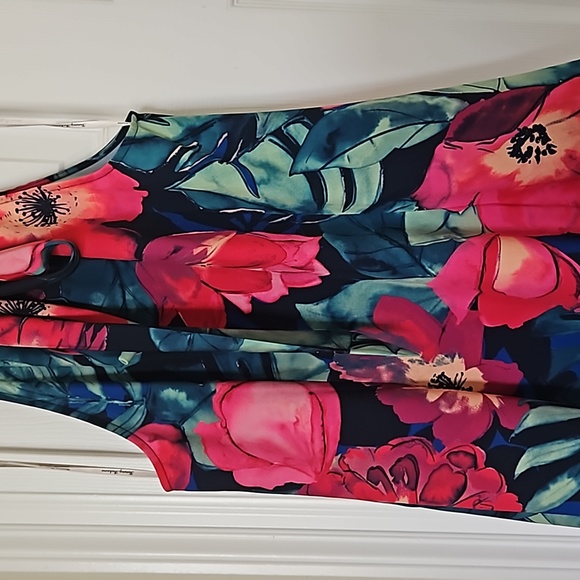 Tommy Bahama top - Picture 2 of 5